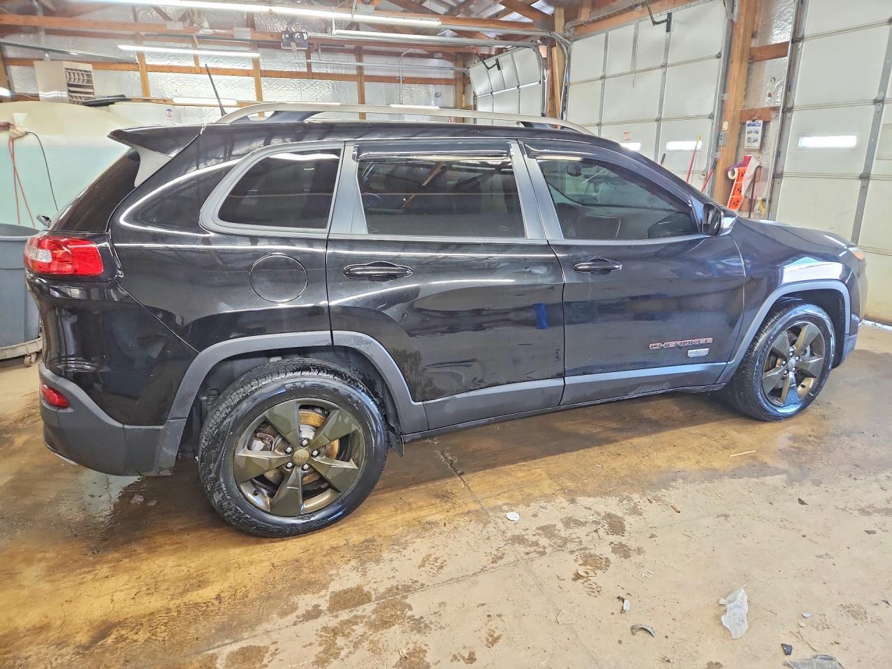 2017 Jeep Cherokee Latitude - Image 3