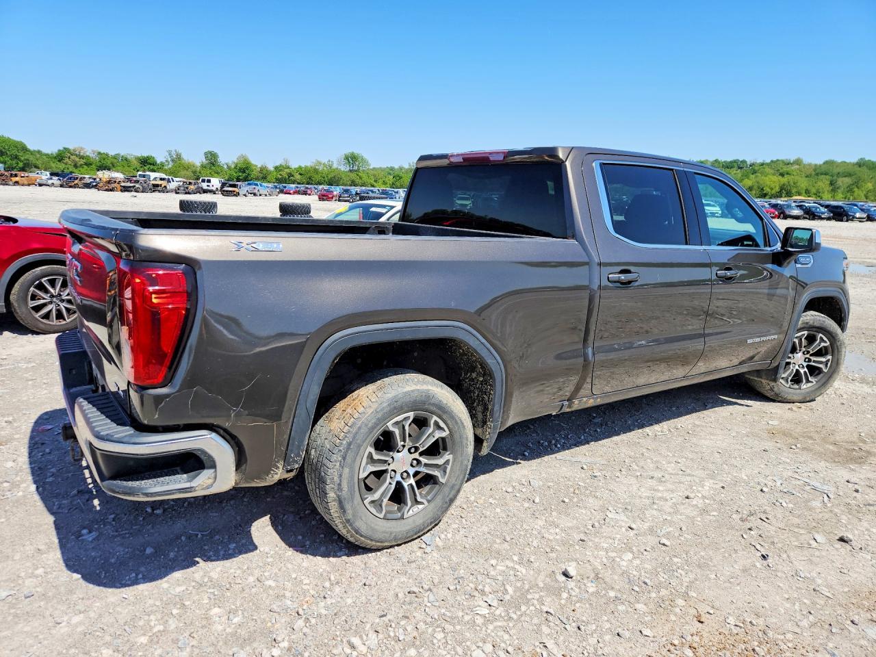 2020 GMC Sierra K1500 Sle - Image 3