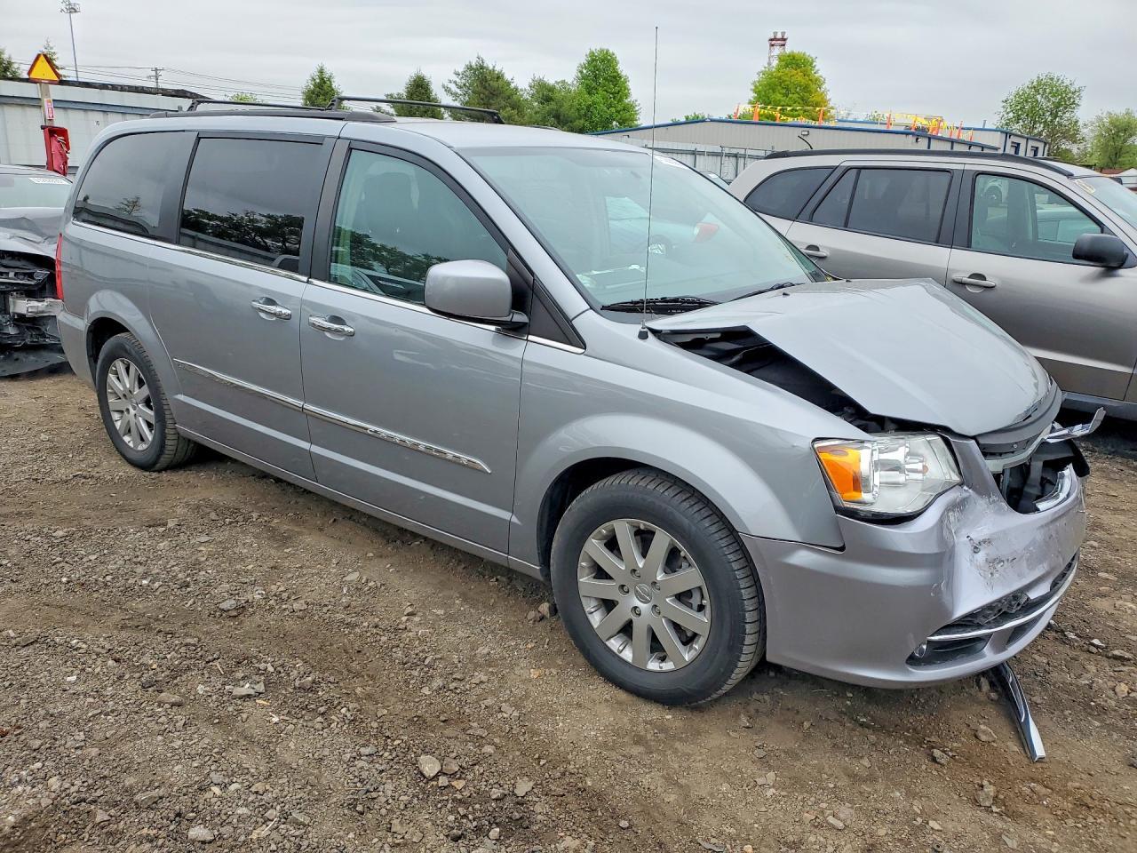 2015 Chrysler Town & Country Touring - Фото 4