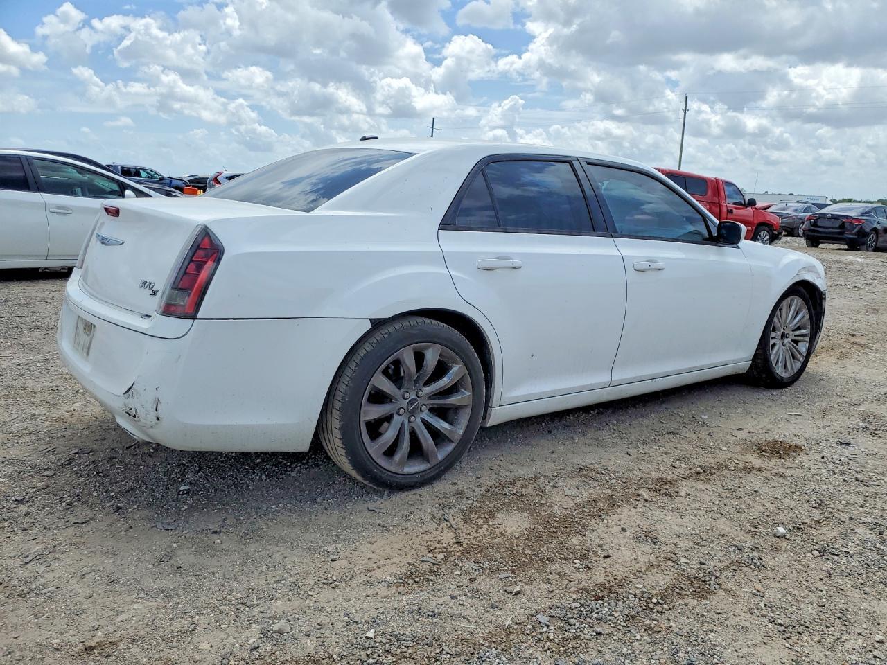 2014 Chrysler 300 - Фото 3