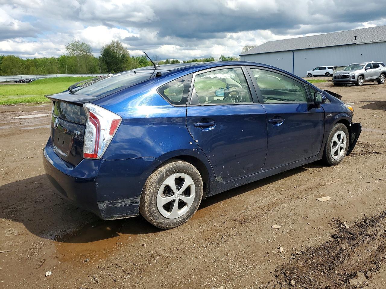 2015 Toyota Prius Two - Фото 3