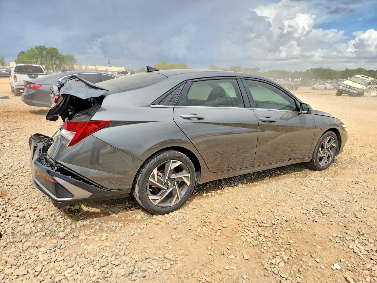 2024 Hyundai Elantra Limited - Фото 3