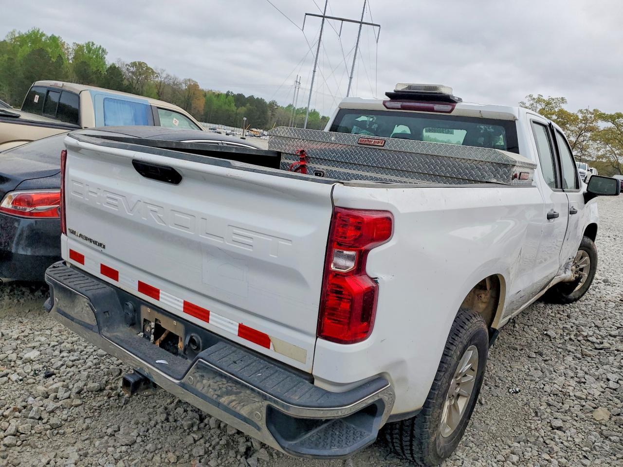 2023 Chevrolet Silverado C1500 - Image 3