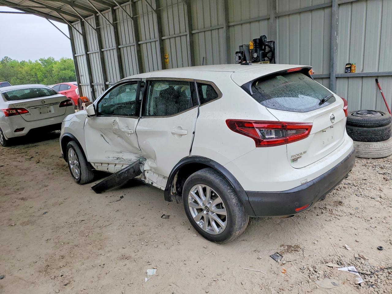 2021 Nissan Rogue Sport S - Фото 2