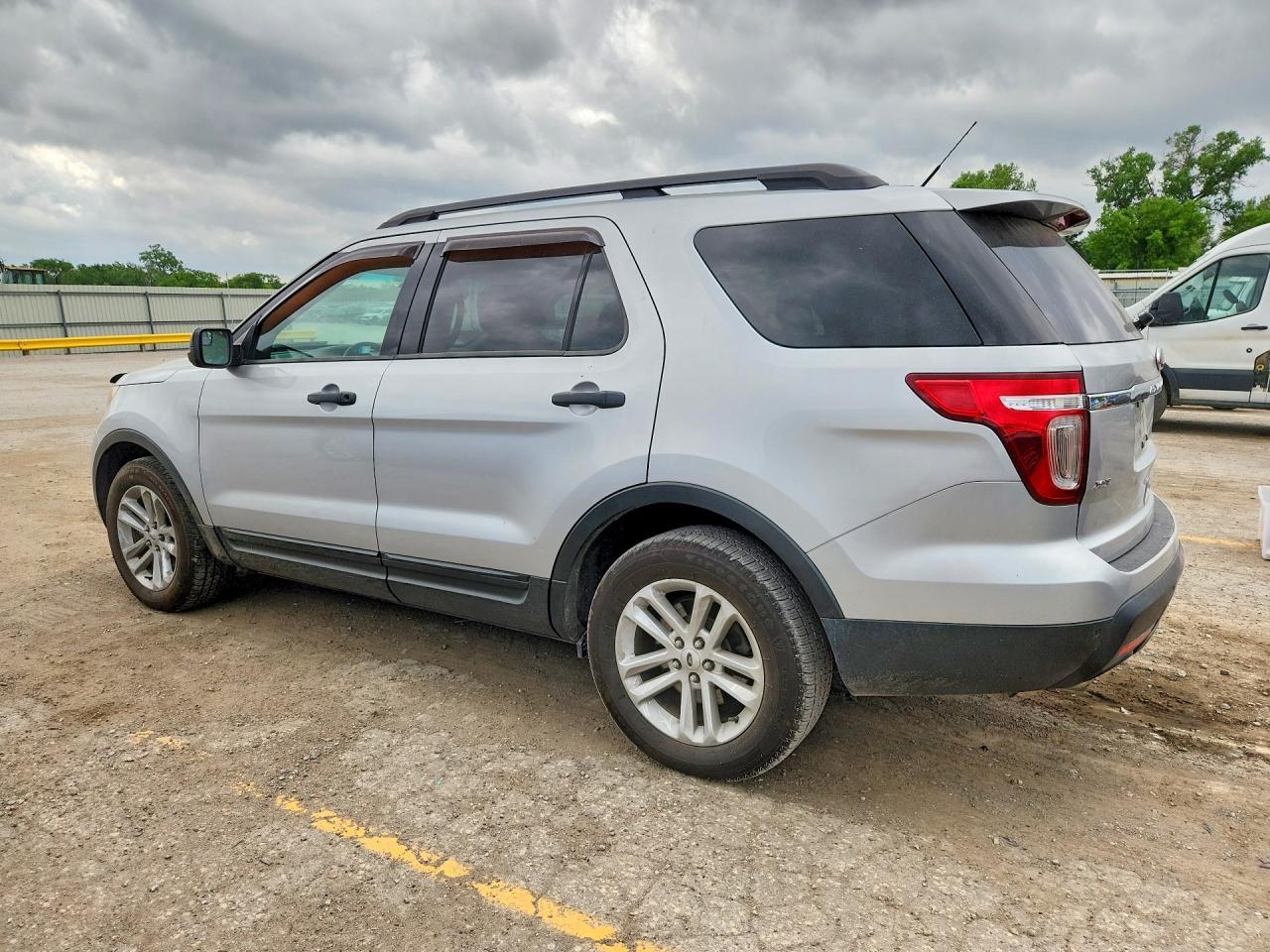 2015 Ford Explorer Xlt Fwd - Фото 2