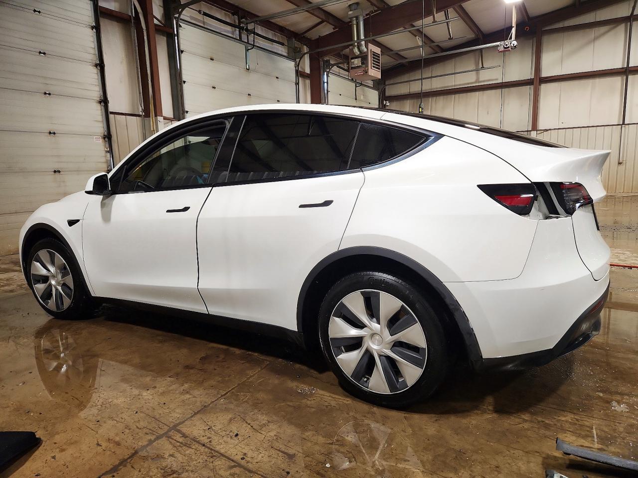 2023 Tesla Model Y - Image 2