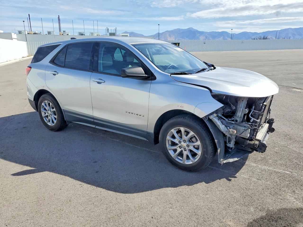 2019 Chevrolet Equinox Ls - Image 4
