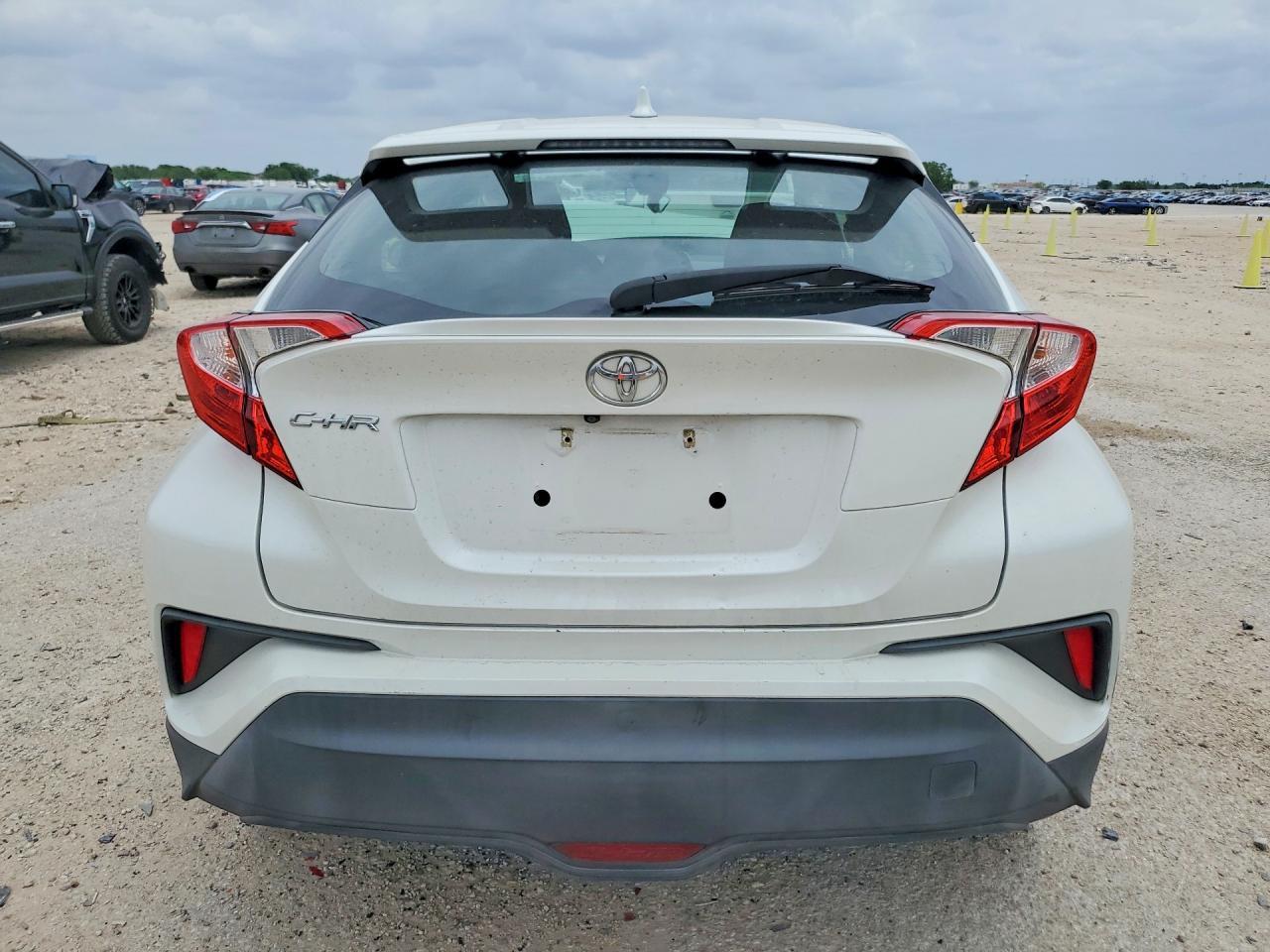 2018 Toyota C-Hr Xle Premium - Image 6