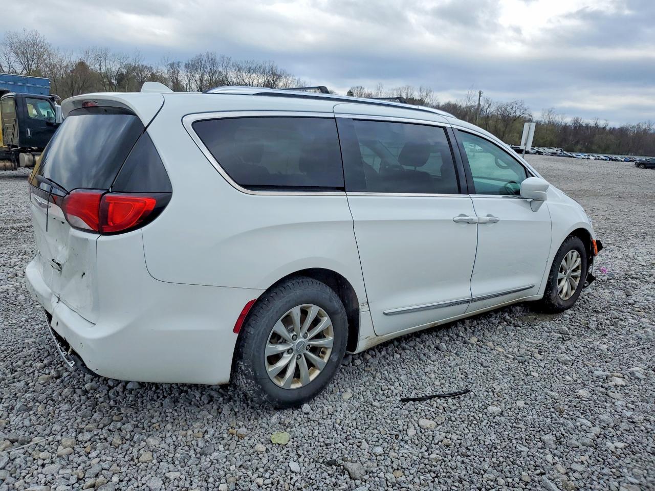 2019 Chrysler Pacifica Touring L - Фото 3