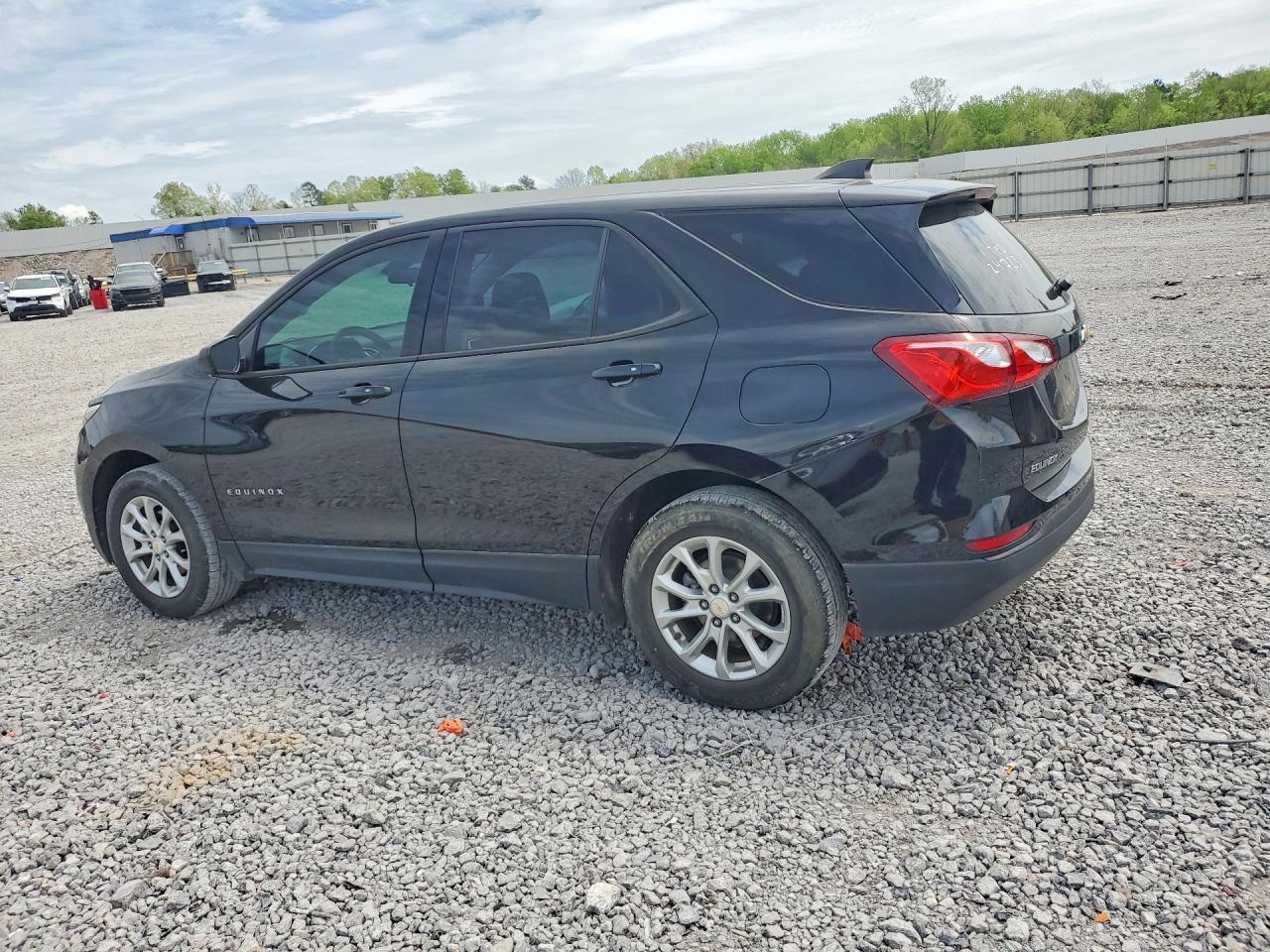 2019 Chevrolet Equinox Ls - Фото 2