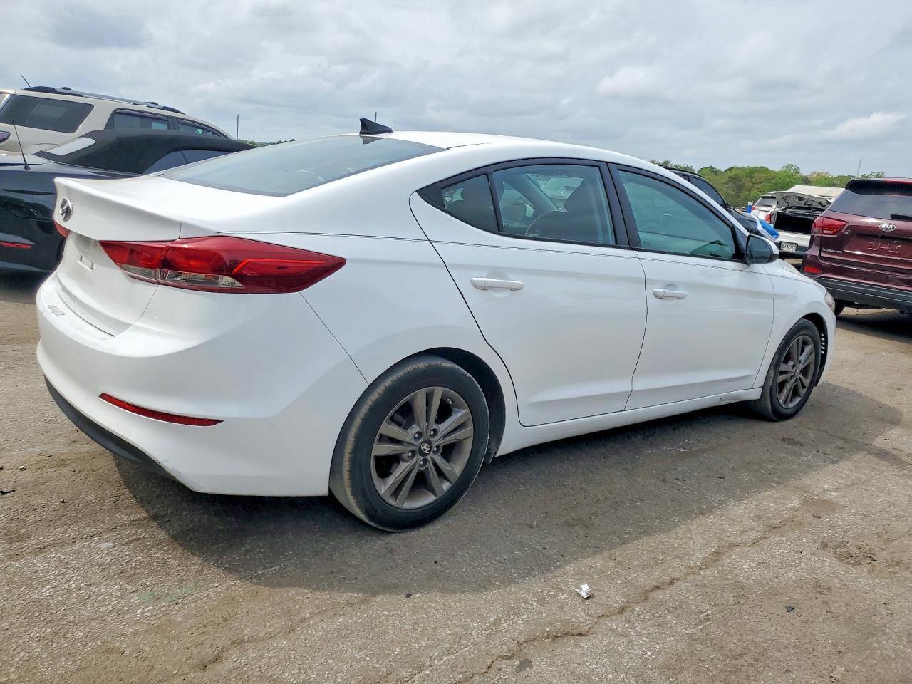 2018 Hyundai Elantra Sel - Фото 3