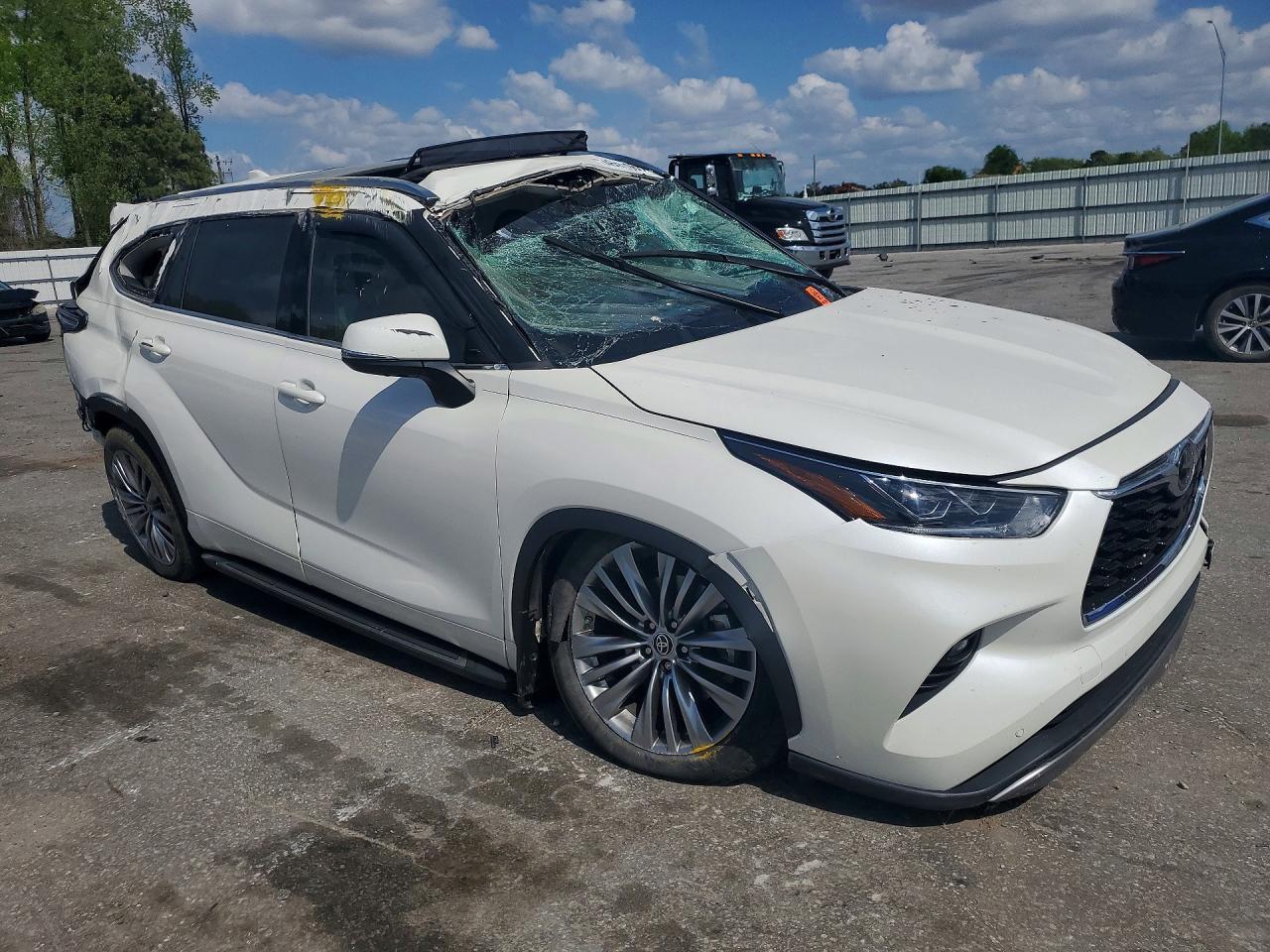 2021 Toyota Highlander Platinum - Image 4