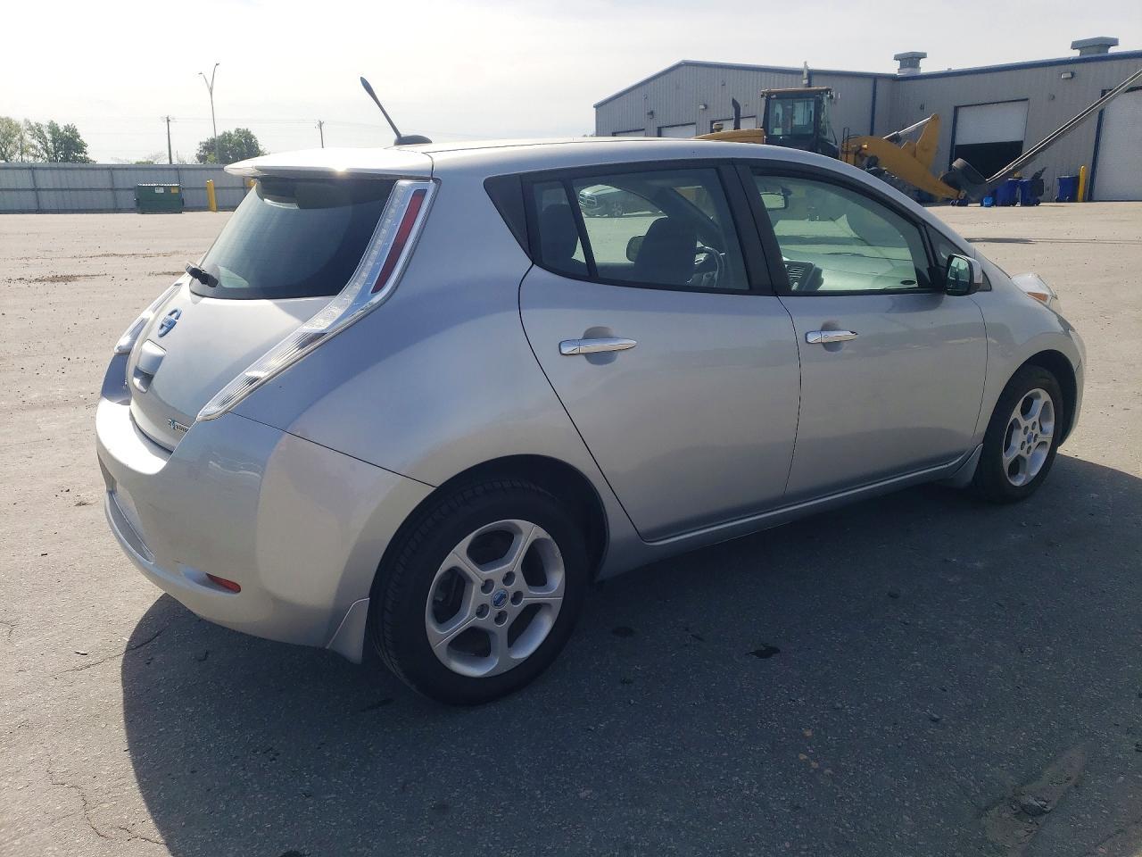 2013 Nissan Leaf S - Фото 3