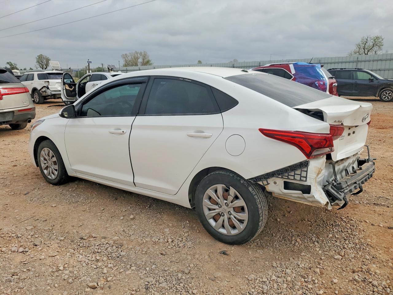 2022 Hyundai Accent Se - Фото 2