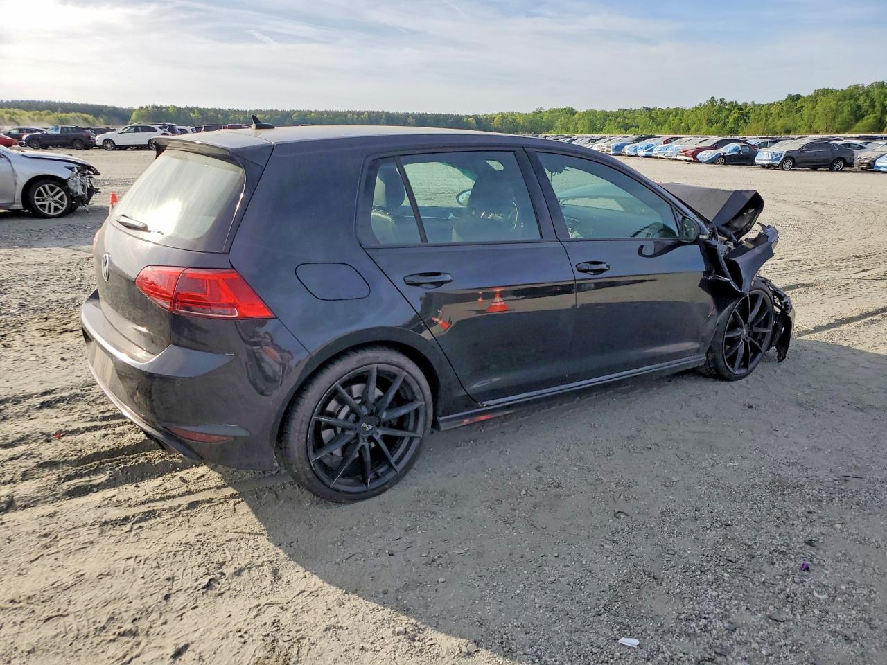 2017 Volkswagen Golf R - Image 3