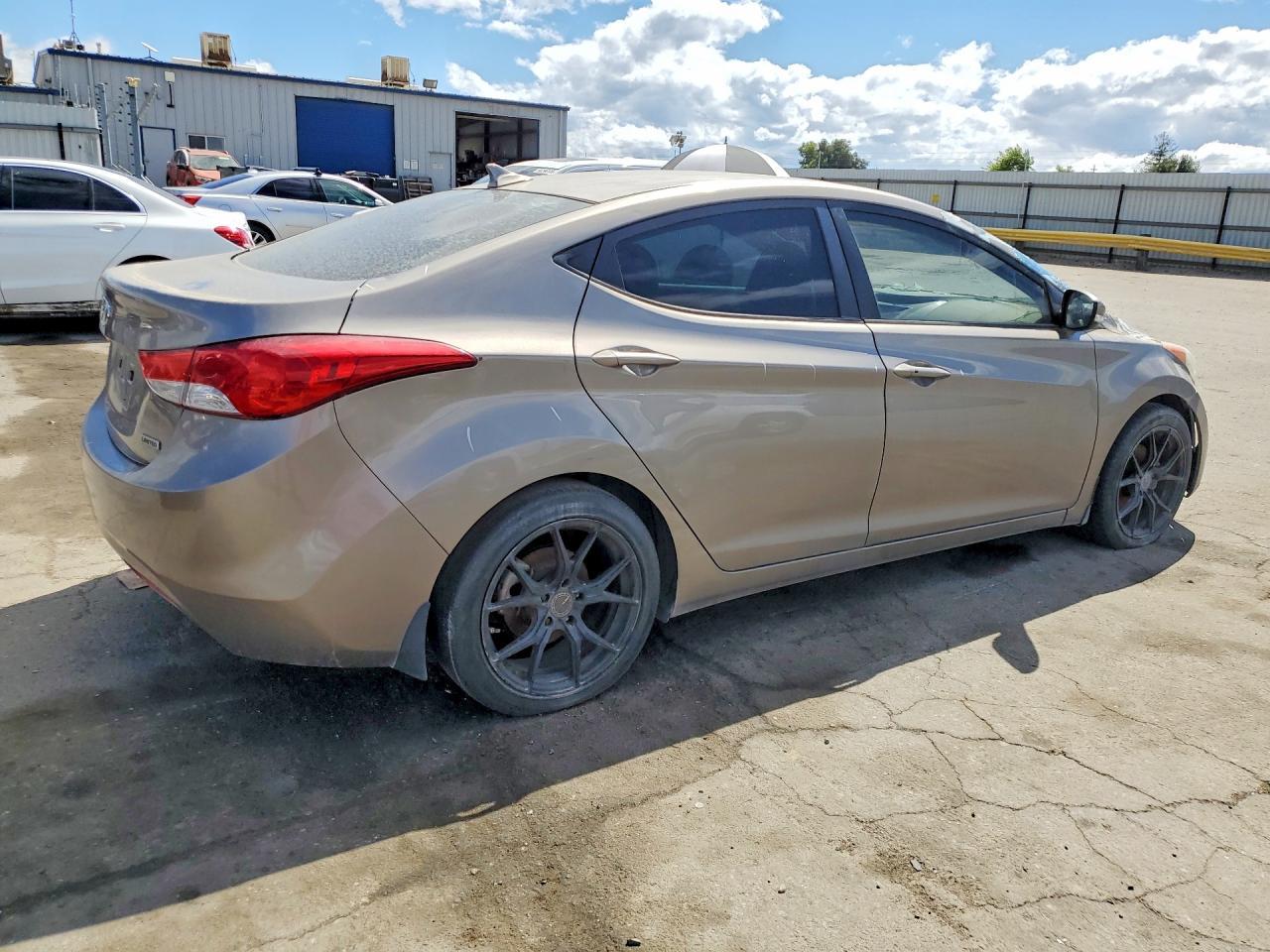 2013 Hyundai Elantra Limited - Image 3