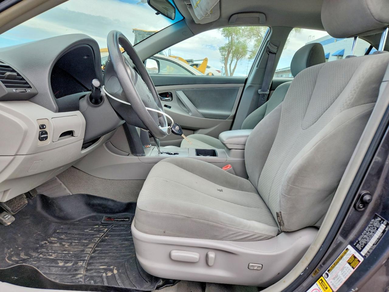 2009 Toyota Camry Le - Image 7