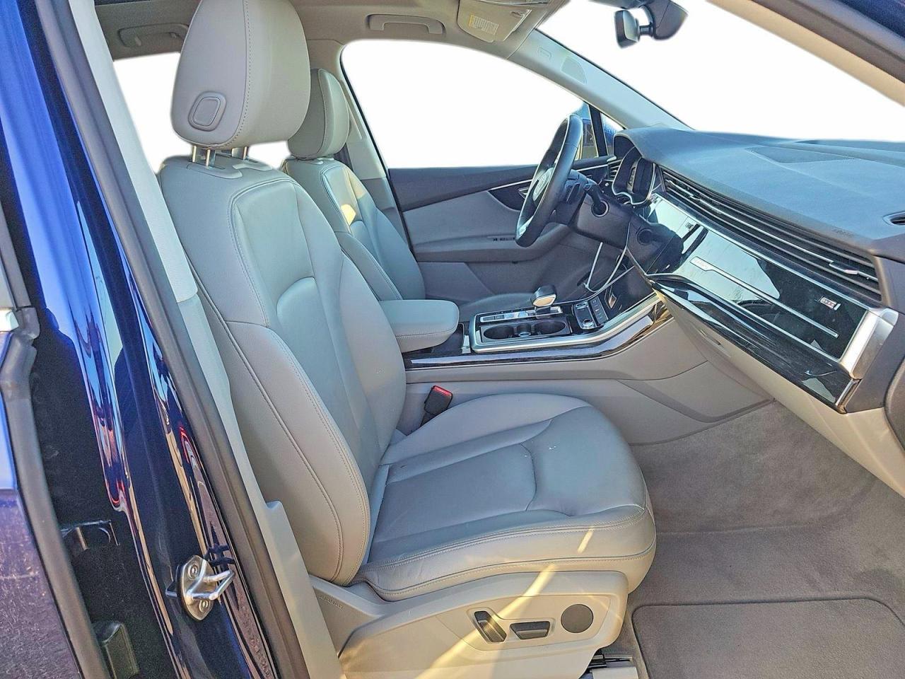 2022 Audi Q7 Premium Plus - Image 5