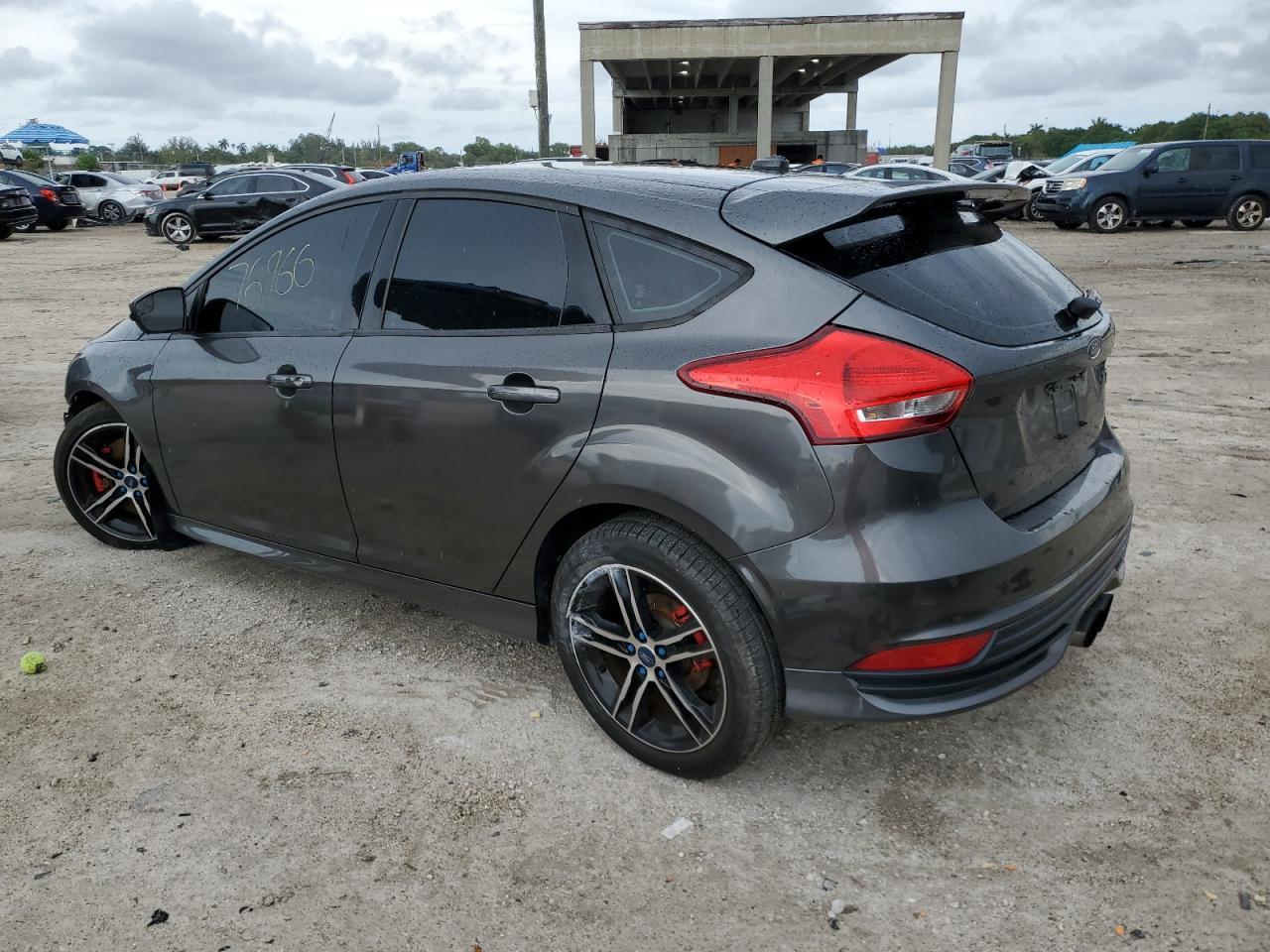 2017 Ford Focus St - Фото 2
