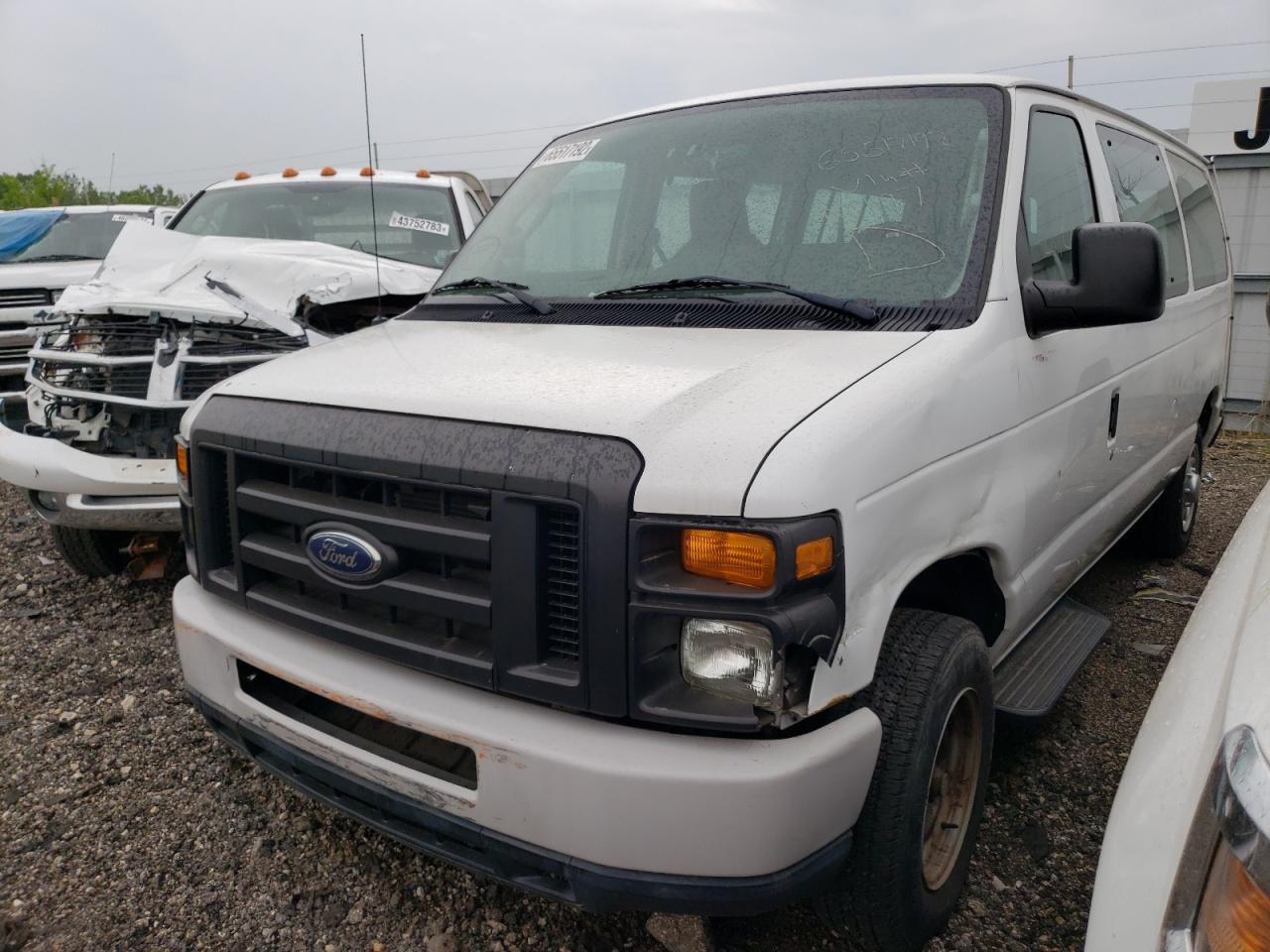 2011 Ford Econoline E150 Wagon - Фото 3