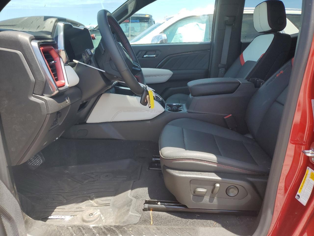 2024 GMC Canyon At4X - Image 7