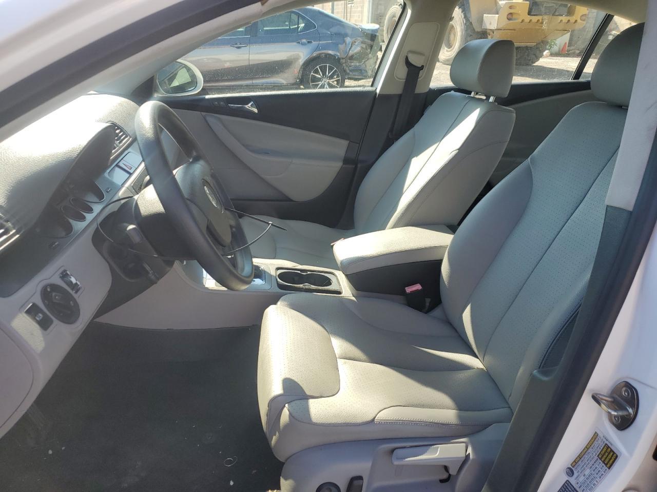 2006 Volkswagen Passat 2.0T - Фото 7