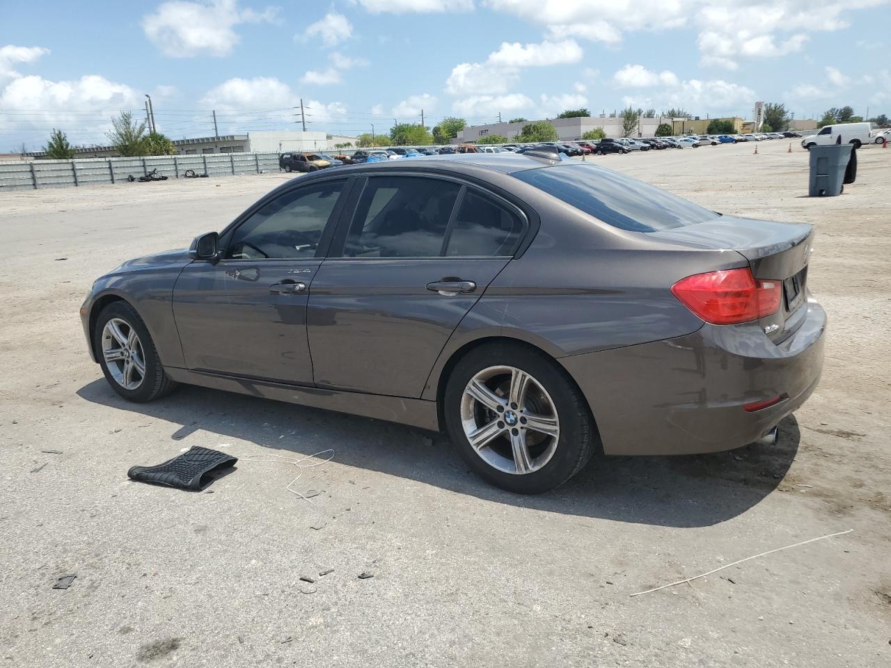 2015 BMW 320 I - Image 2