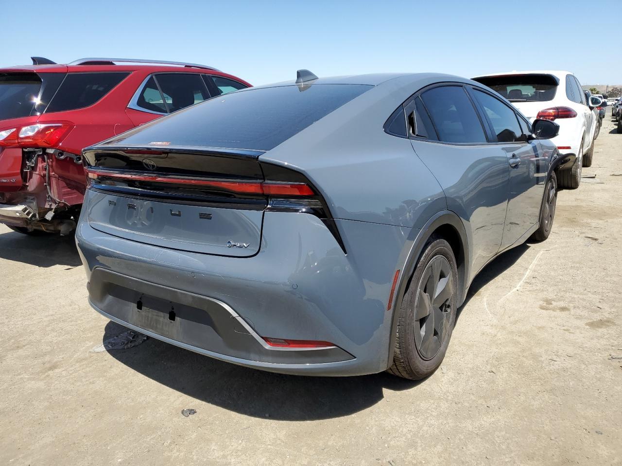 2023 Toyota Prius Le - Фото 3