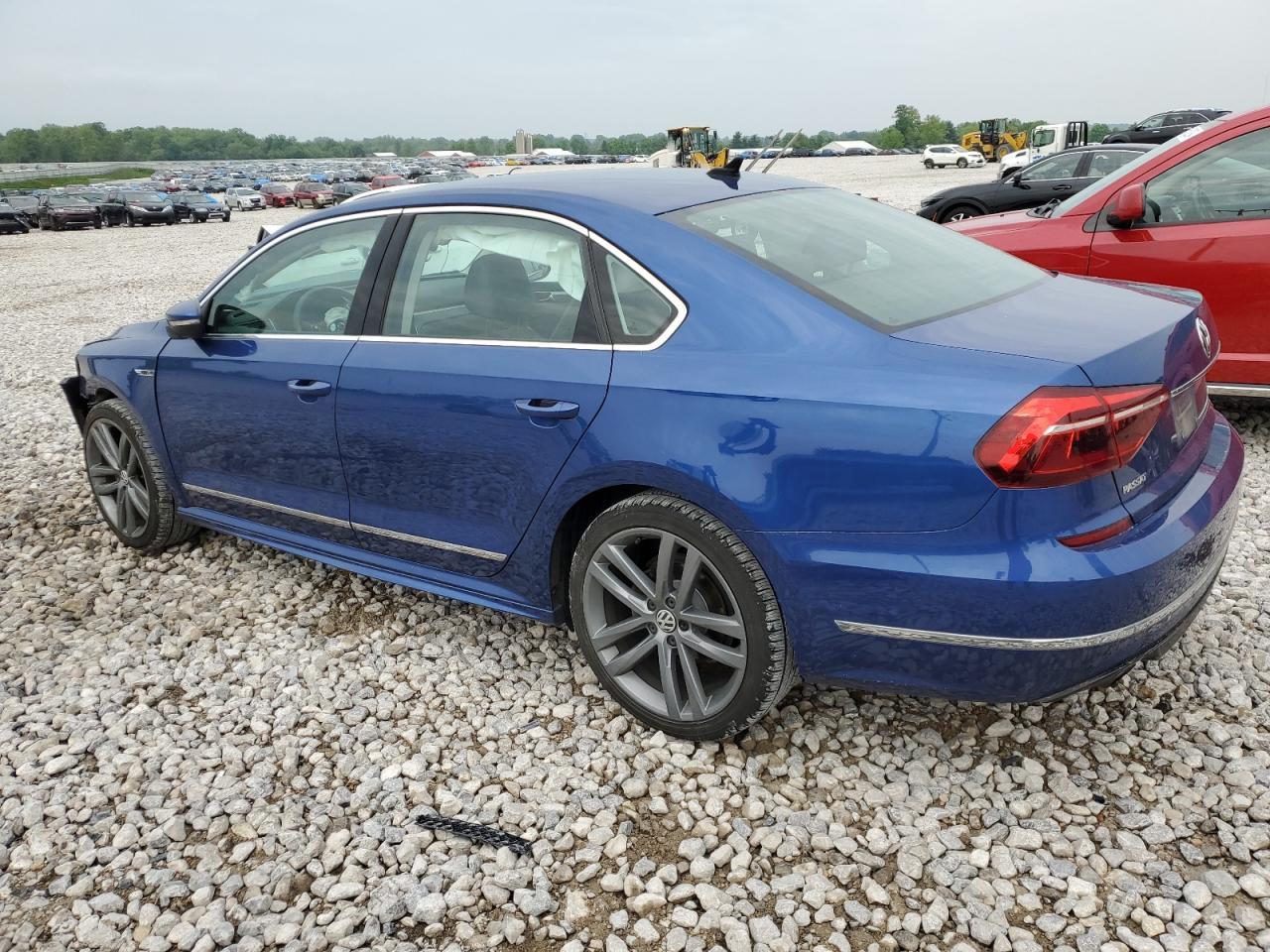 2017 Volkswagen Passat R-Line - Фото 2