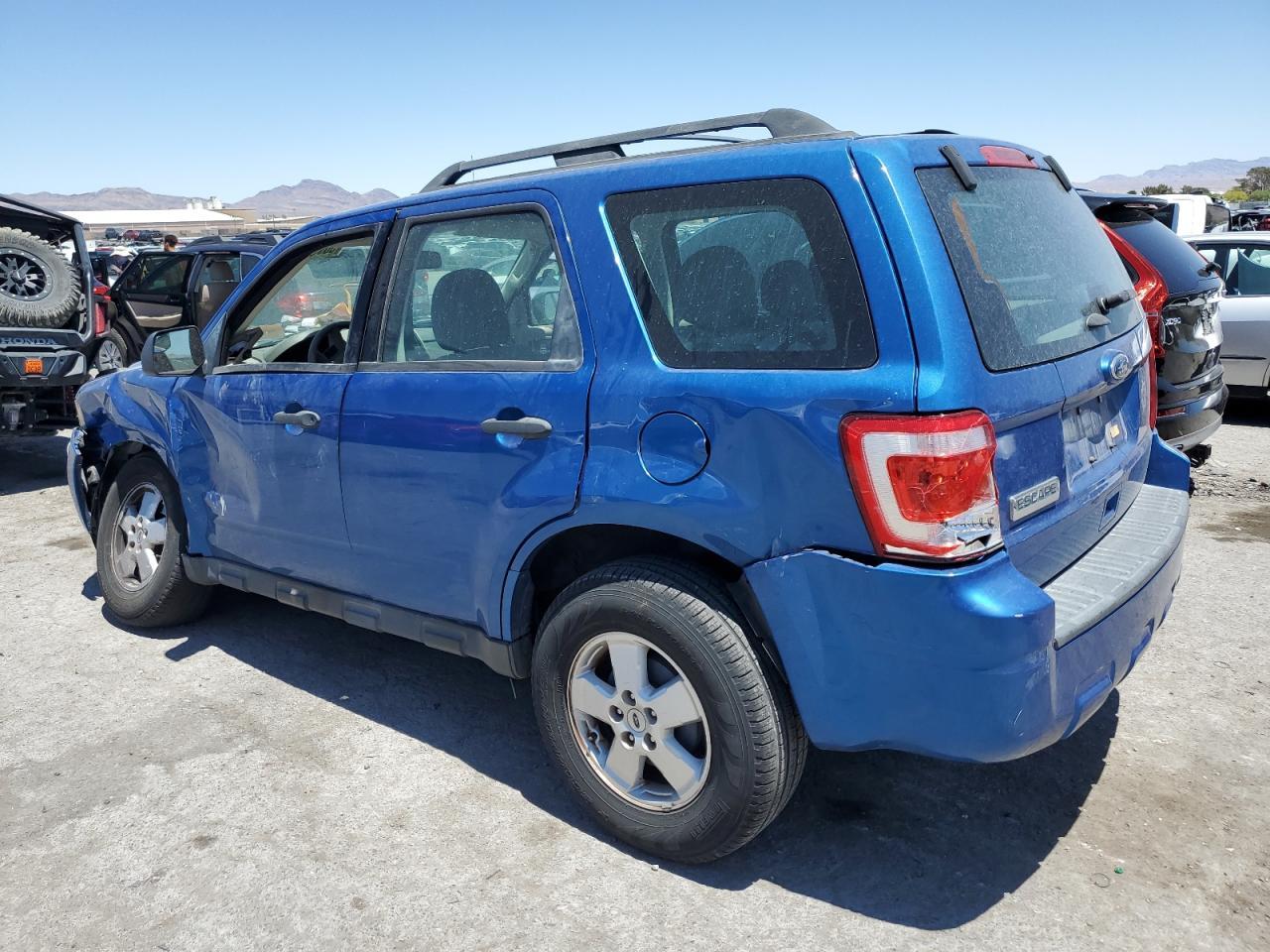 2011 Ford Escape Xls - Фото 2