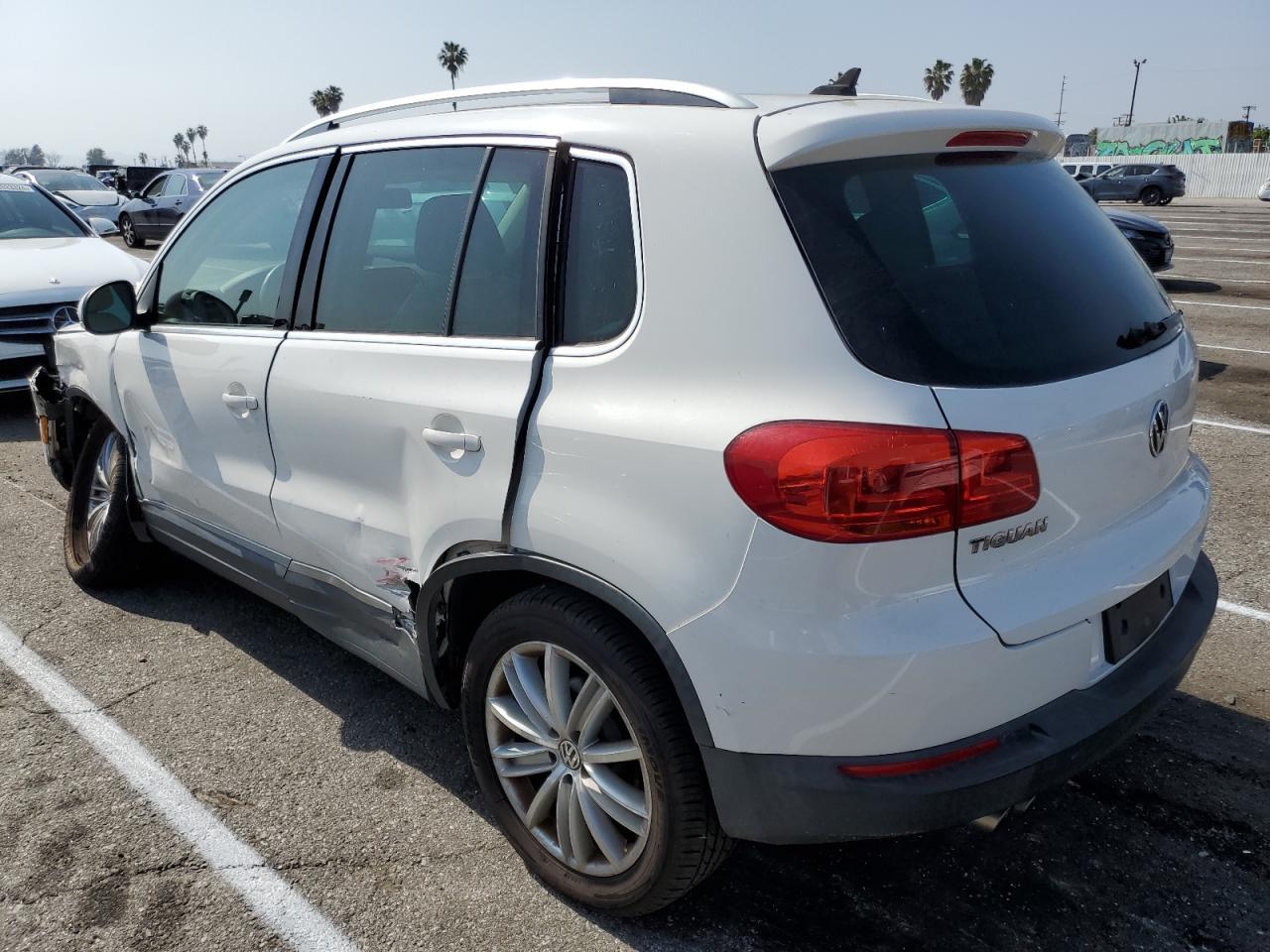 2012 Volkswagen Tiguan S - Фото 2