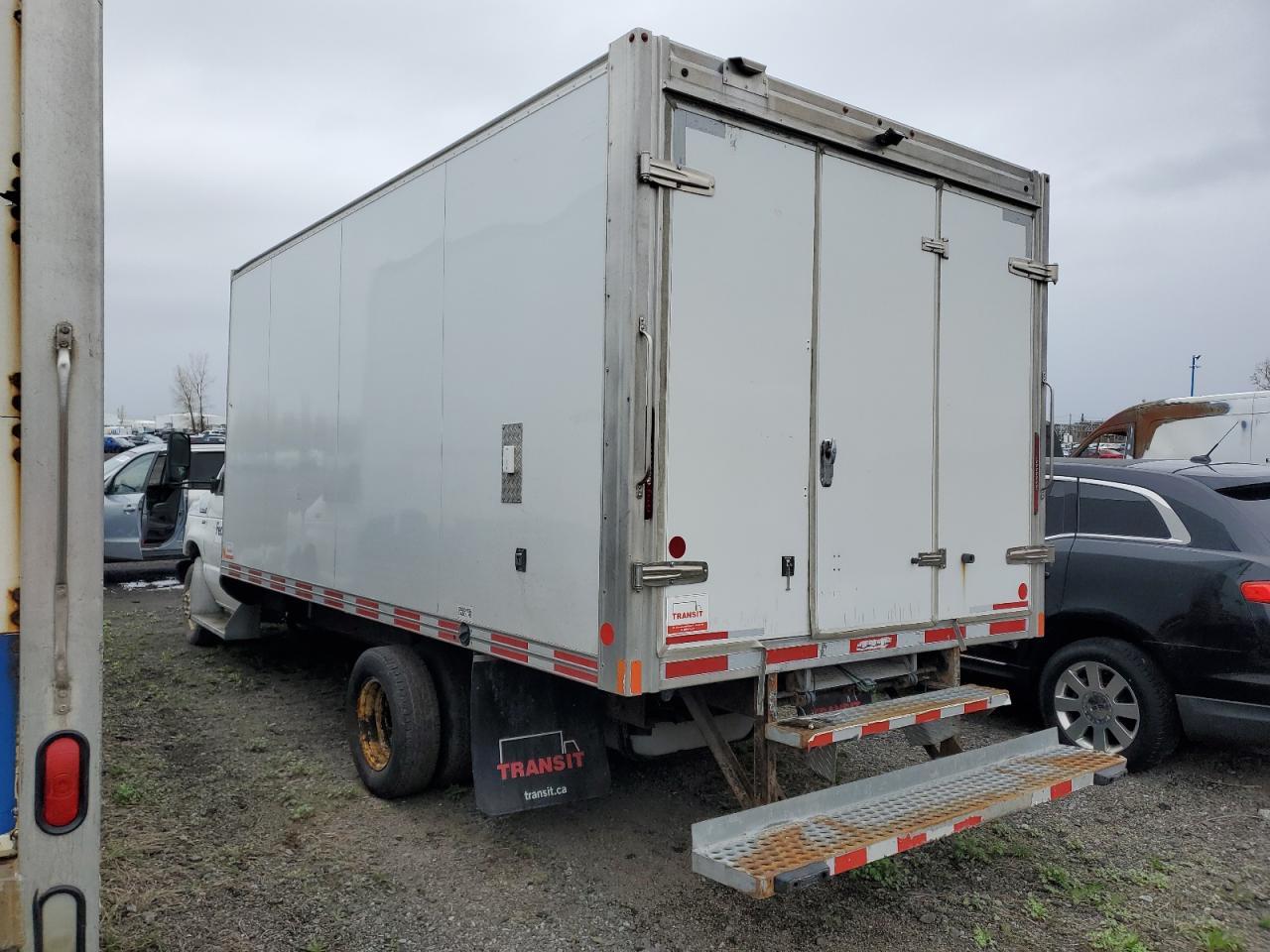 2017 Ford Econoline E450 Super Duty Cutaway Van - Фото 2