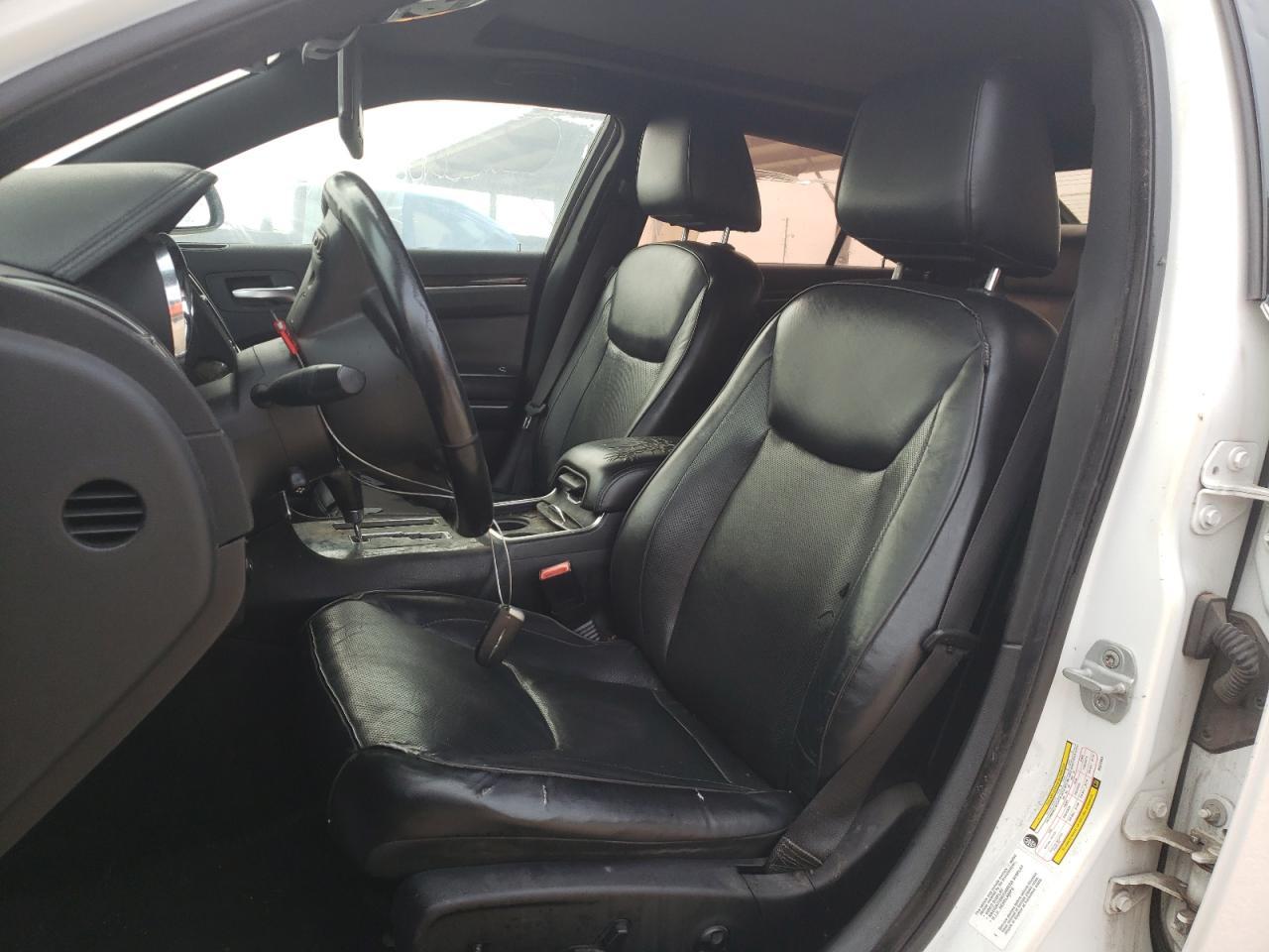 2011 Chrysler 300C - Фото 7