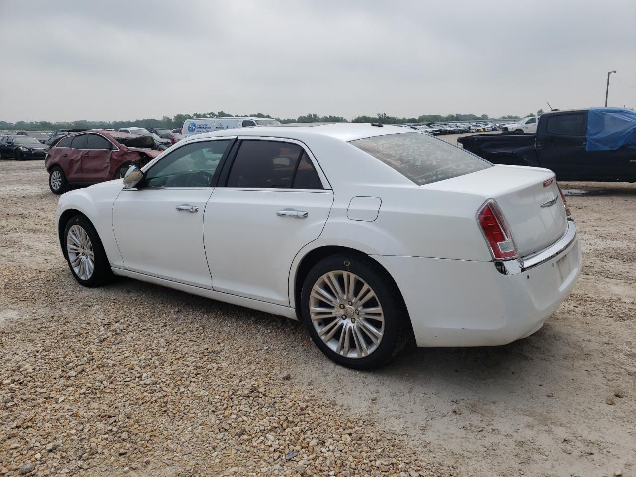 2011 Chrysler 300C - Фото 2