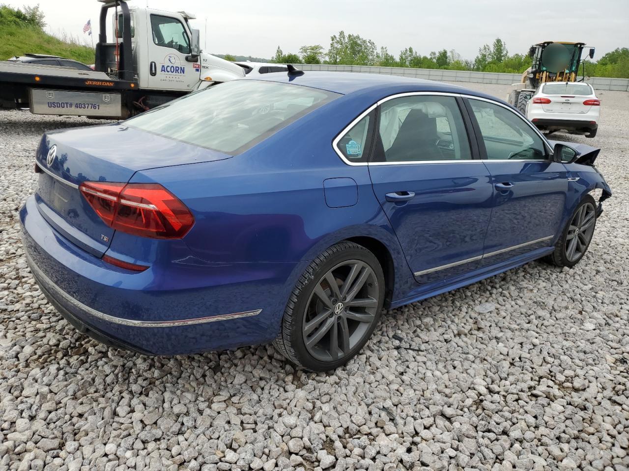 2017 Volkswagen Passat R-Line - Фото 3