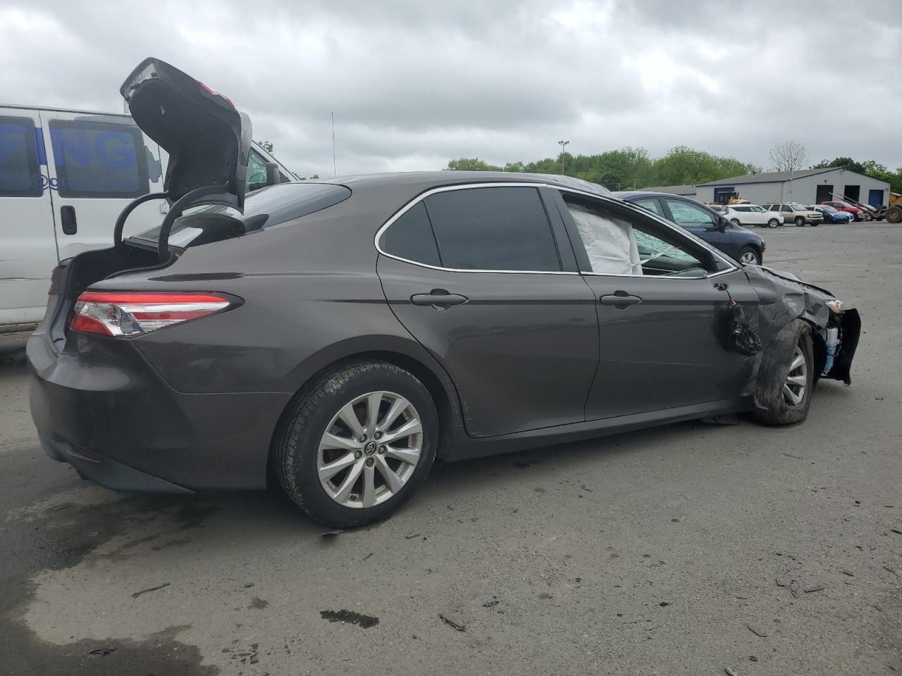 2018 Toyota Camry L - Image 3