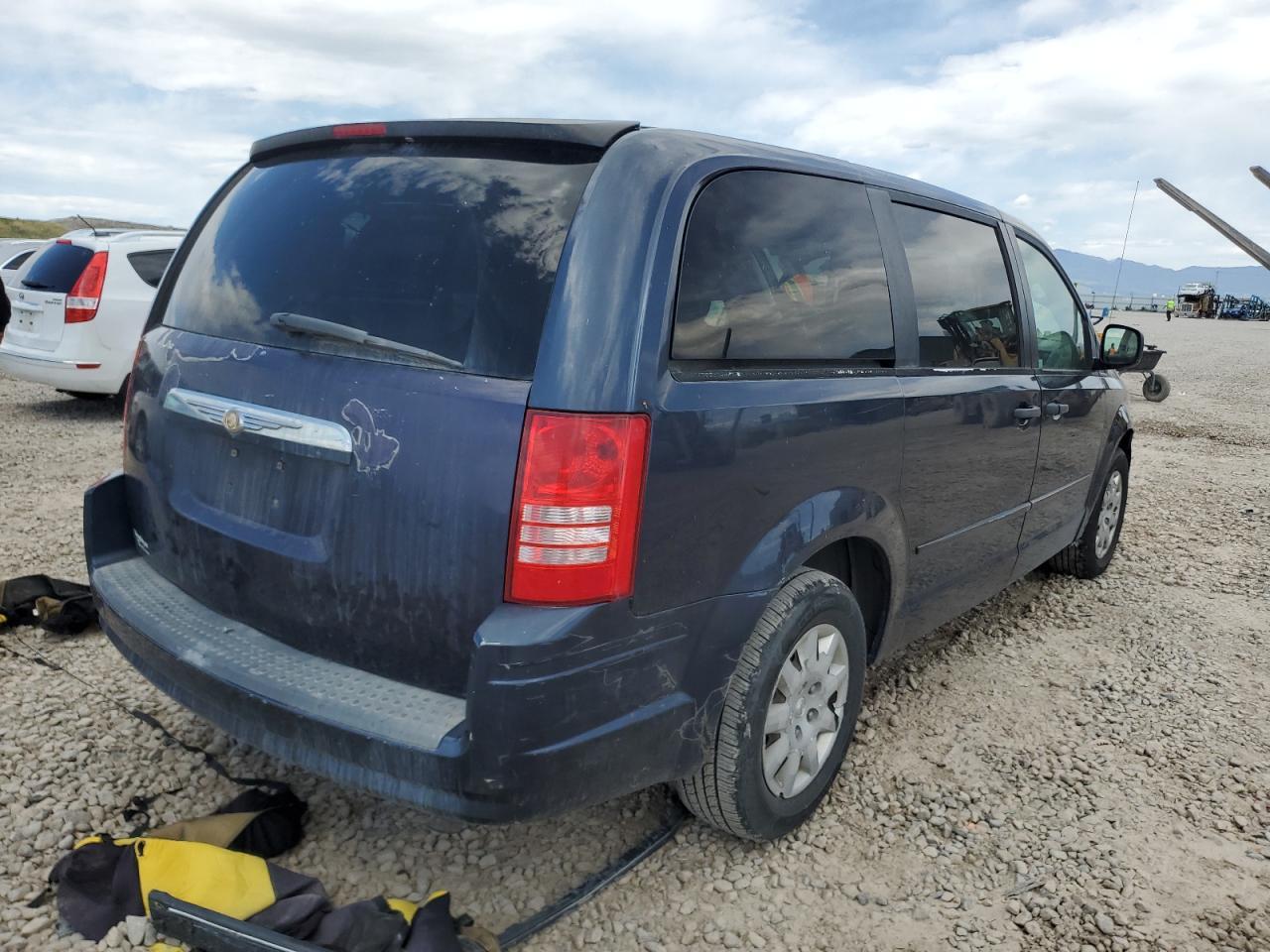2008 Chrysler Town & Country Lx - Image 3