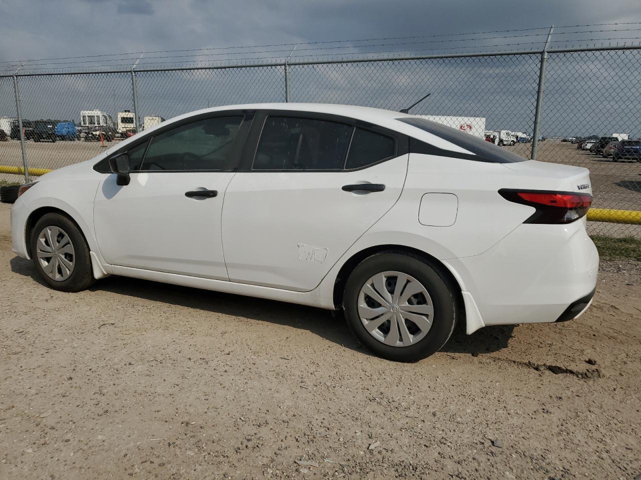 2023 Nissan Versa S - Фото 2