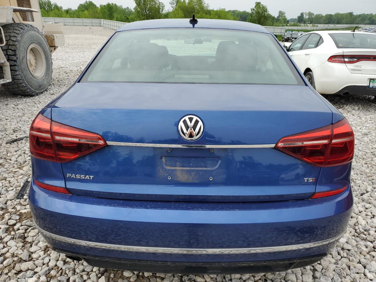 2017 Volkswagen Passat R-Line - Фото 6