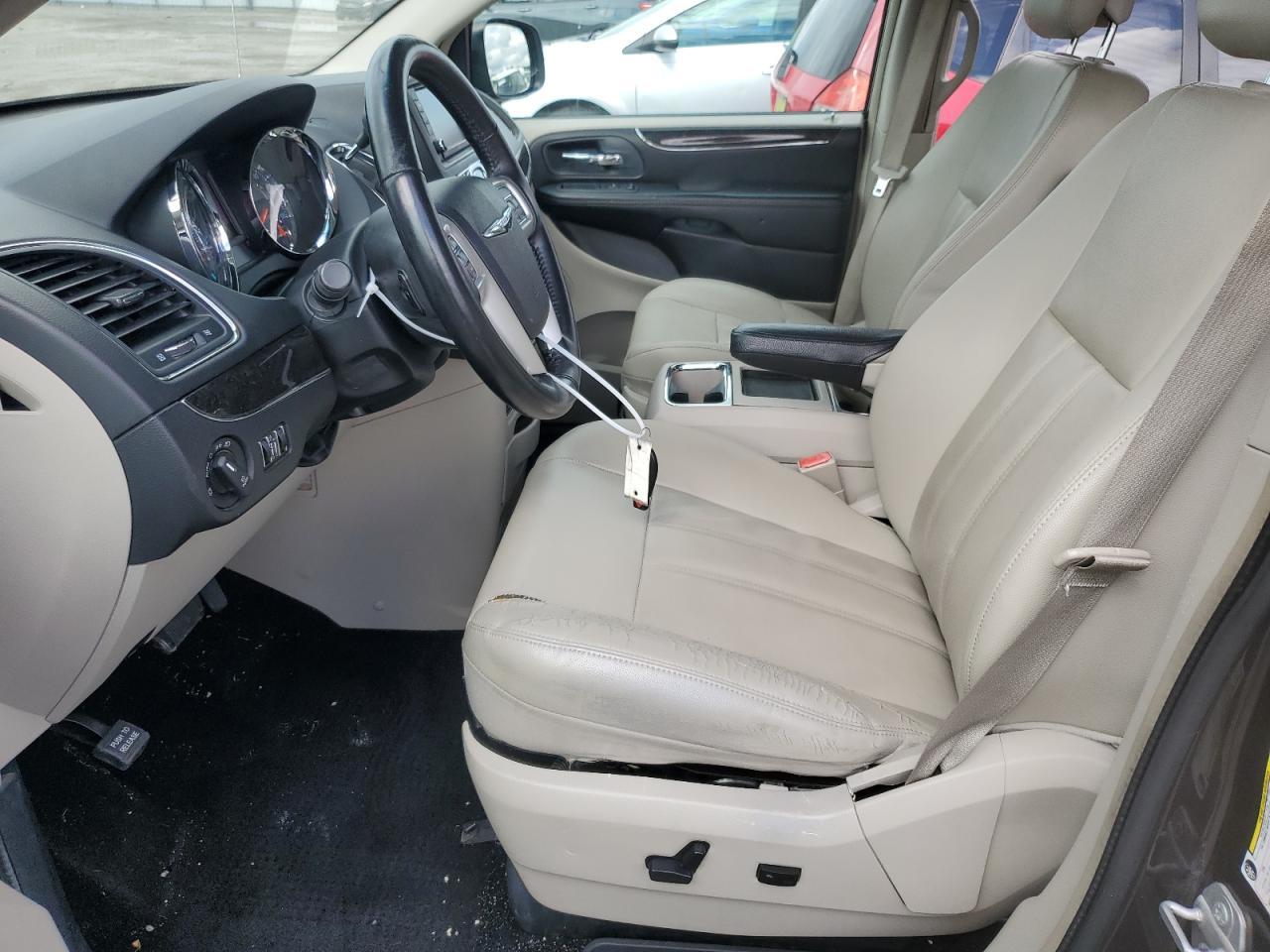2015 Chrysler Town & Country Touring - Фото 7