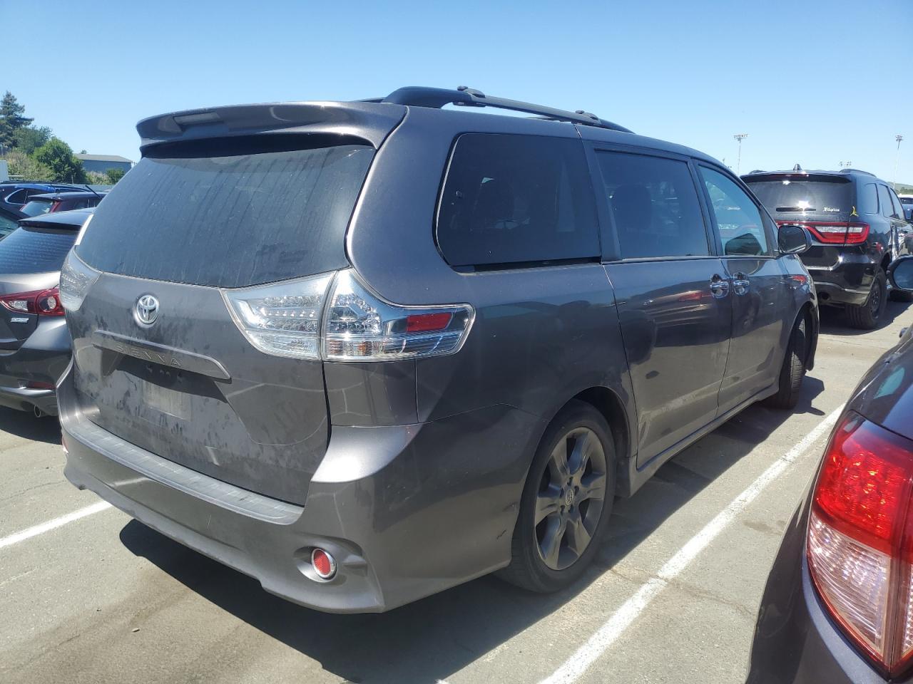 2016 Toyota Sienna Se - Фото 3