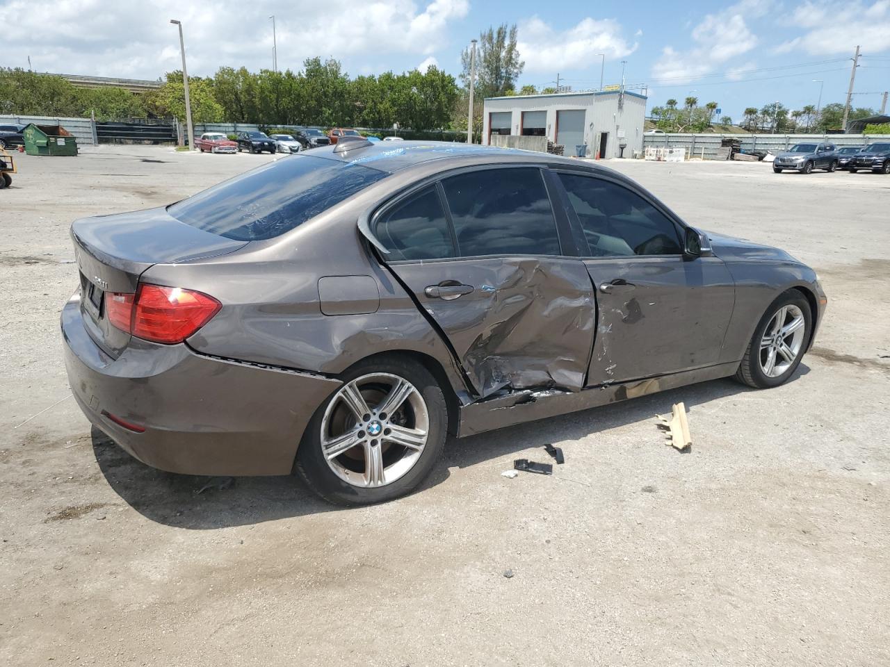 2015 BMW 320 I - Image 3
