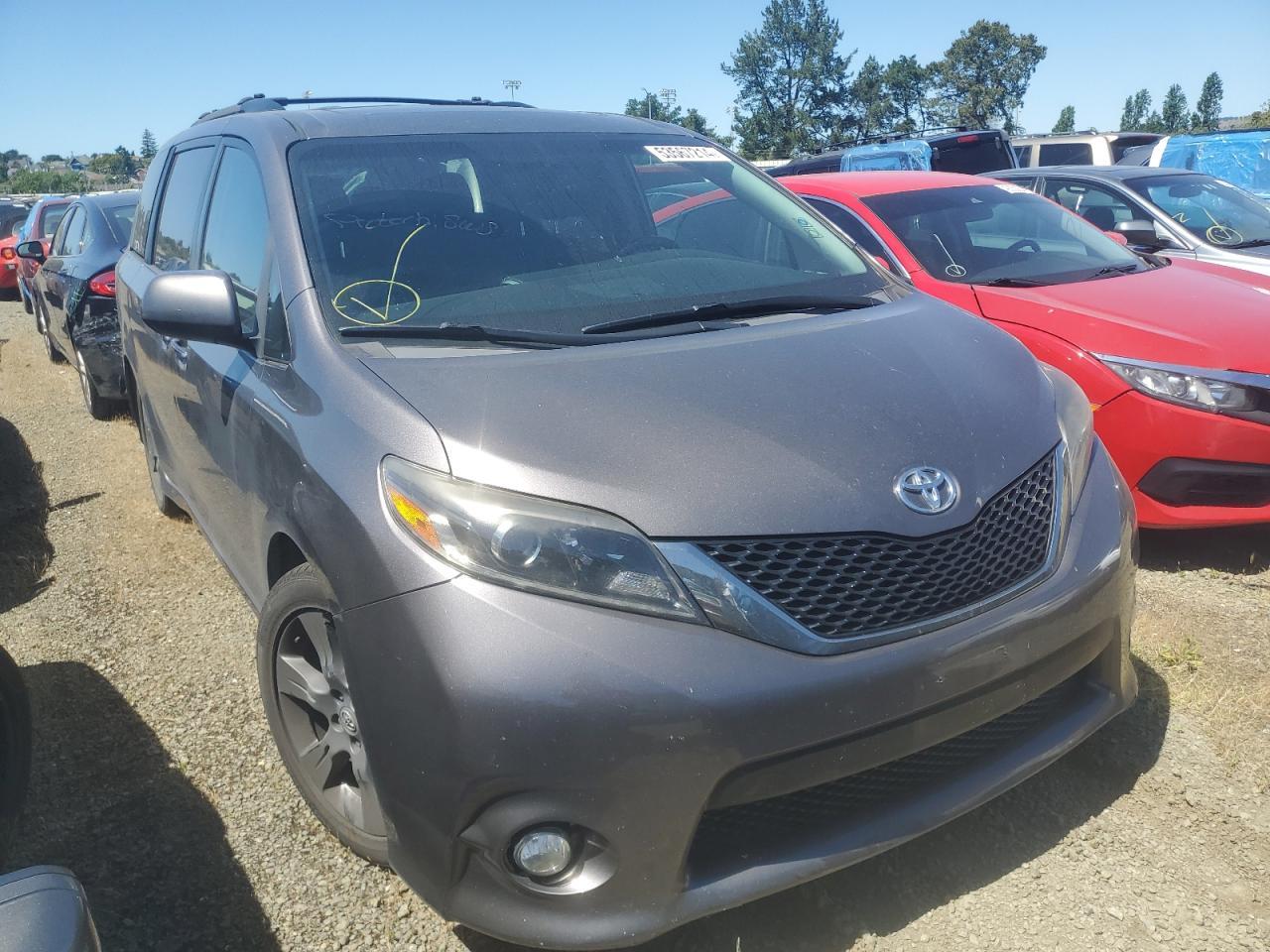 2016 Toyota Sienna Se - Фото 4