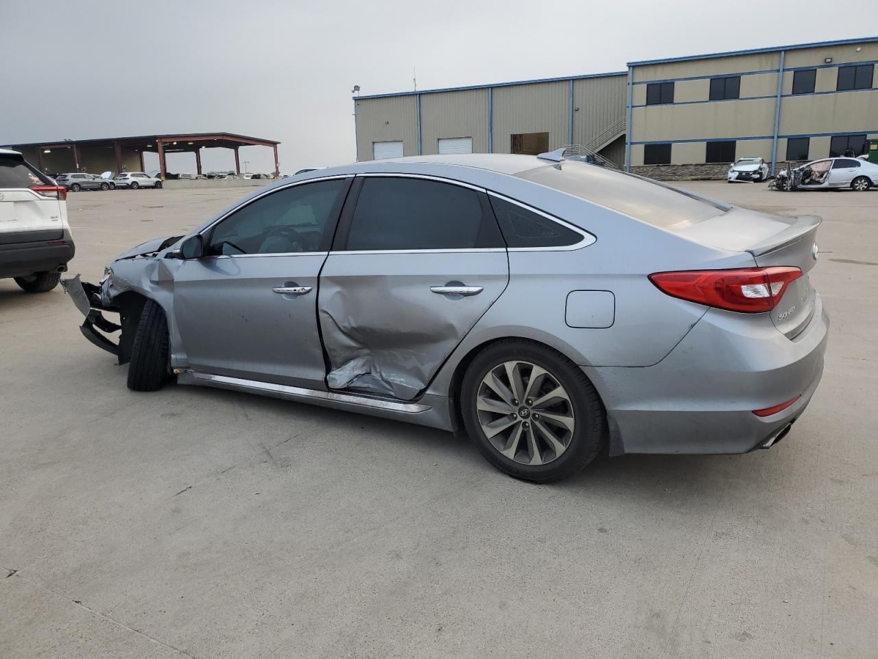 2015 Hyundai Sonata Sport - Image 2