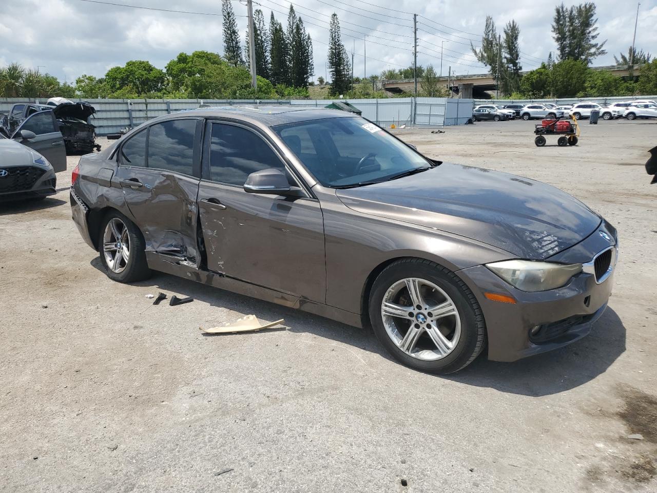 2015 BMW 320 I - Image 4