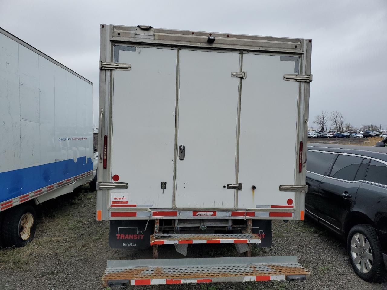 2017 Ford Econoline E450 Super Duty Cutaway Van - Фото 6