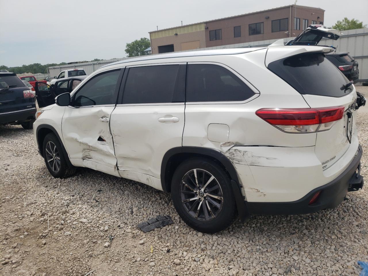 2018 Toyota Highlander Se - Image 2