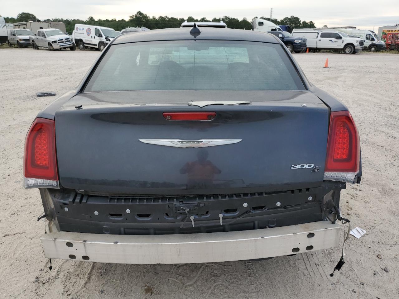 2019 Chrysler 300 S - Image 6