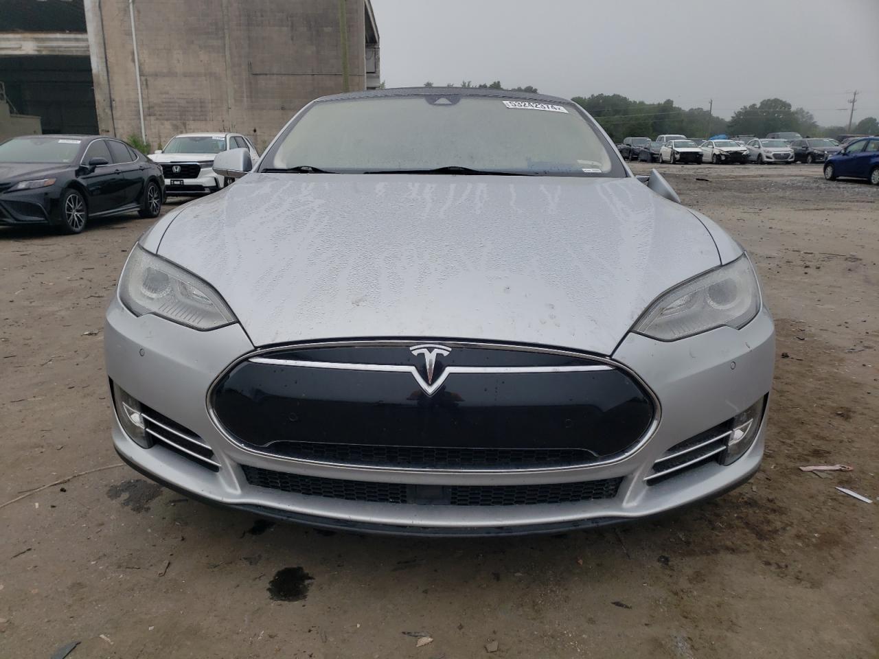 2015 Tesla Model S 85D - Image 5