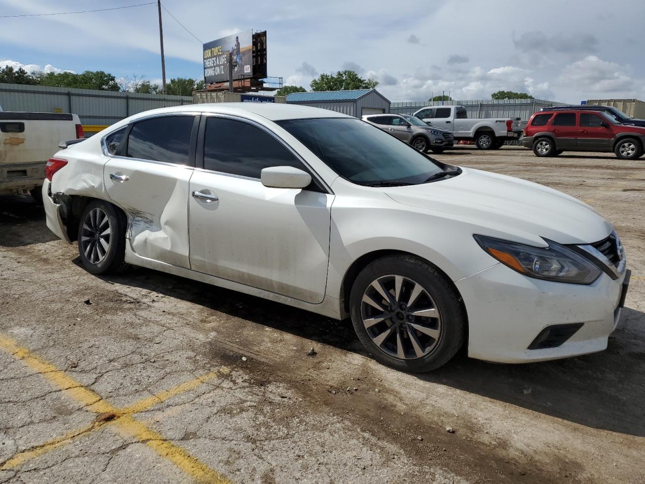 2017 Nissan Altima 2.5 - Фото 4